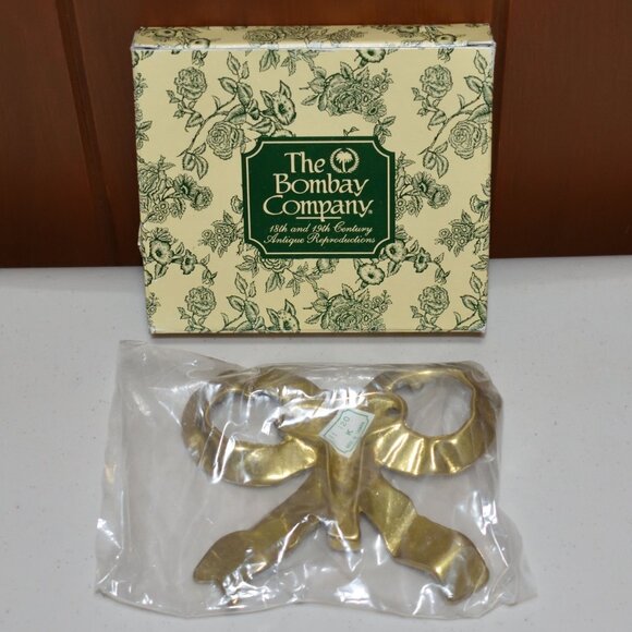 SOLD • NOB Vintage Bombay Company Brass Bow Wall Hanger Hook 2171018 4.5 x 4" - Picture 2 of 7